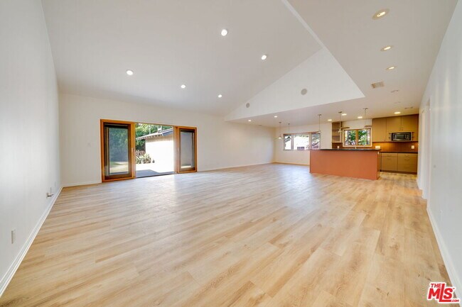 Building Photo - 3201 S Bentley Ave