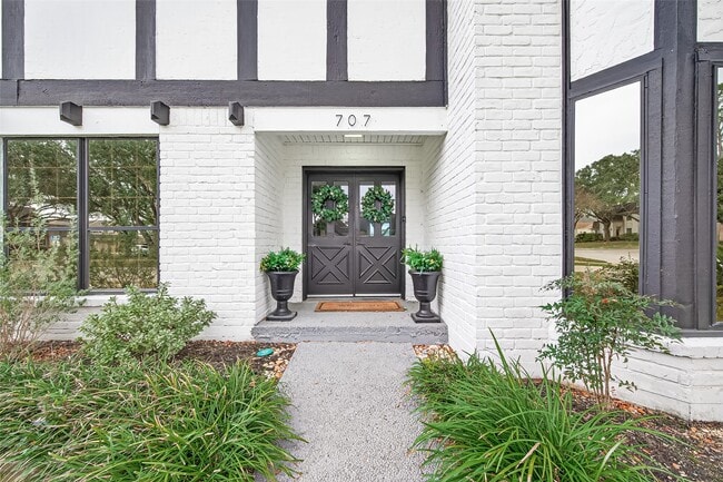 Building Photo - 707 Montclair Blvd