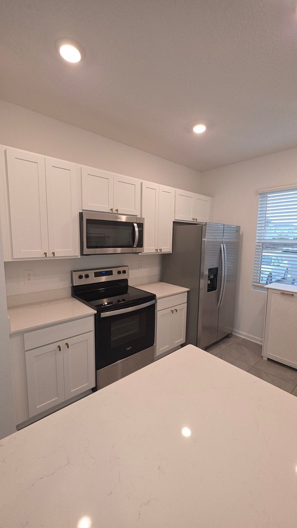 Building Photo - 3-bedroom Townhome with easy commute to Jacksonville or Downtown St Augustine