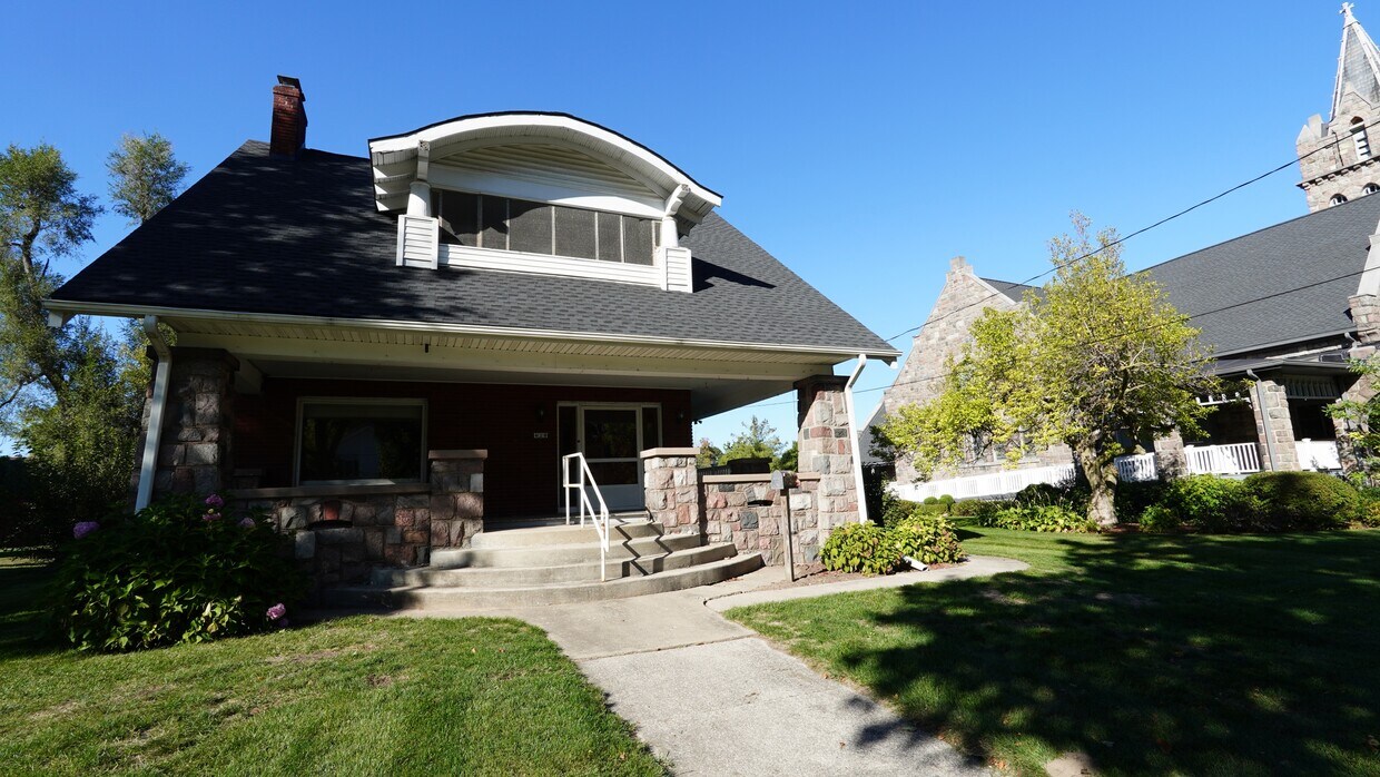 Foto principal - 428 W Main St