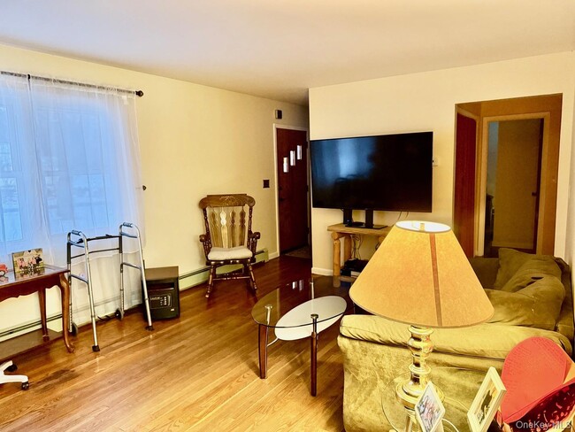 Building Photo - 230 Warn Ave