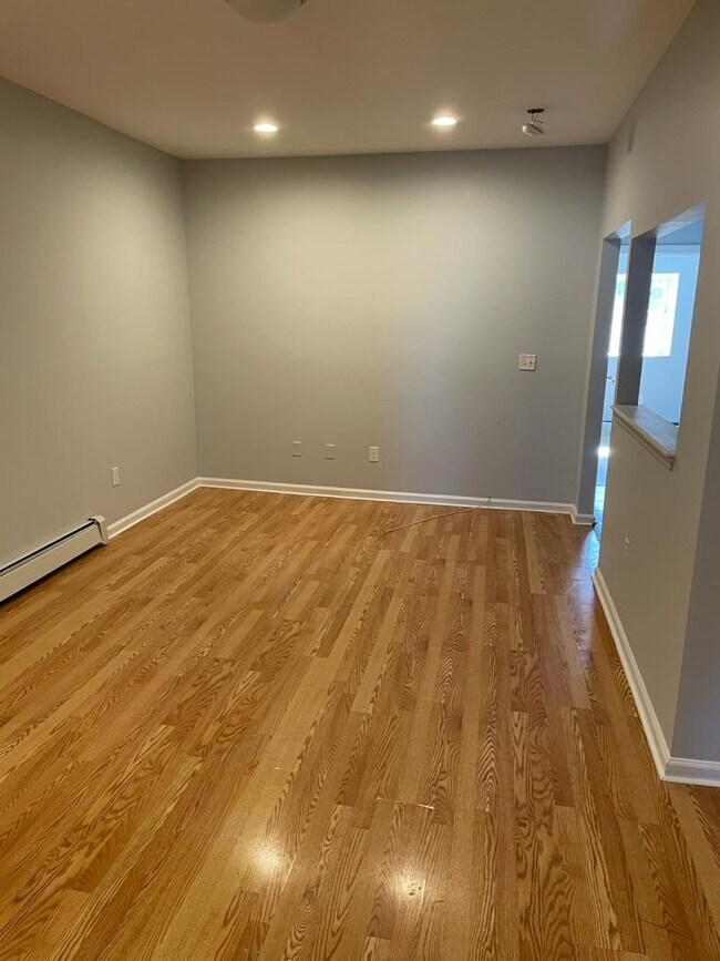 Living room - 2952 Richmond Ter