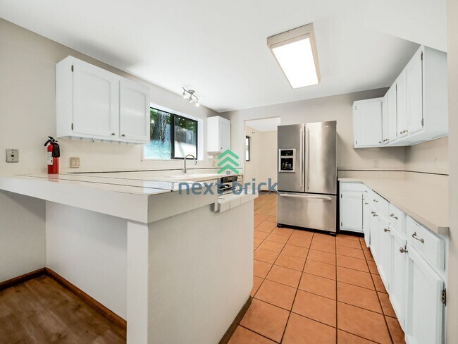 Foto del edificio - 4 Bed 2.5 Bath Single-Family House at the ...