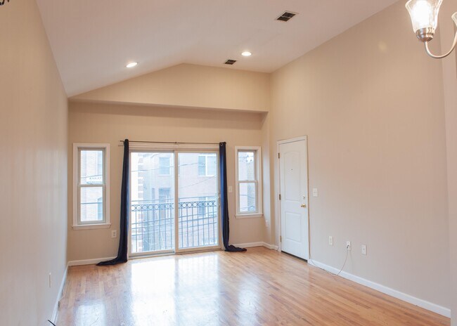 Living Room -- High Ceilings! - 43 Manhattan Ave