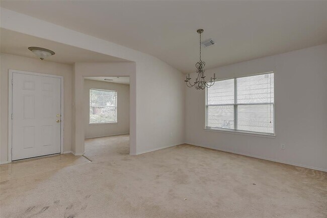 Building Photo - 727 Kiley Dr