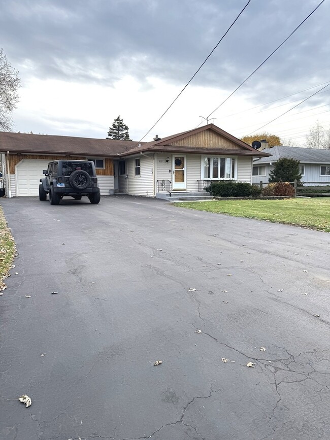 Building Photo - 3133 21st Pl