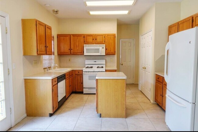 Foto del edificio - 203 Needleleaf Ln
