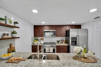 Building Photo - 4550 SW 68th Ct