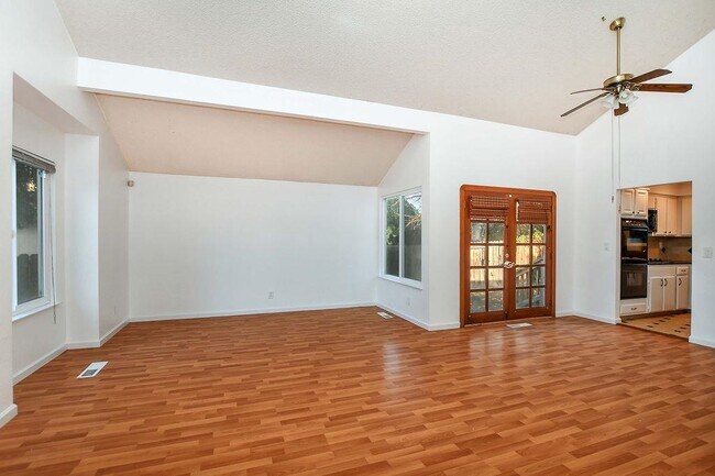 Foto del edificio - 805 Hawk Ct