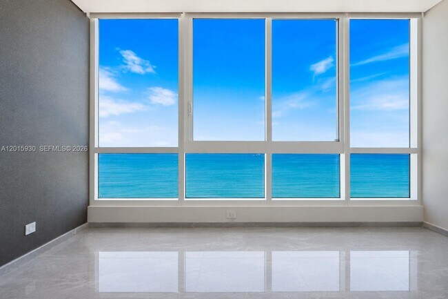 Foto del edificio - 100 South Pointe Dr