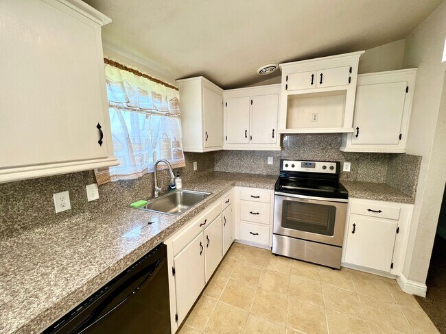 Building Photo - Charming 3 Bed 2 Bath in Clovis!