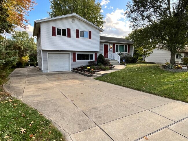 Building Photo - 2900 E Stroop Rd