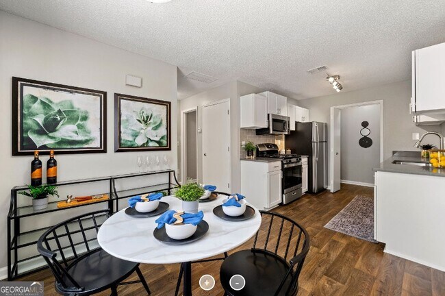 Foto del edificio - 8085 Adair Ln