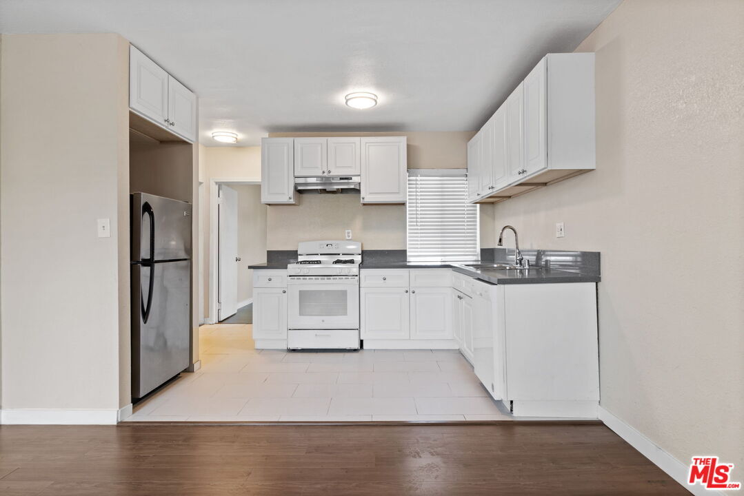 Primary Photo - 2818 1/2 W Jefferson Blvd