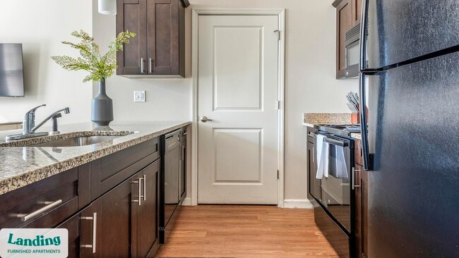 Building Photo - 4050 W Pine Blvd