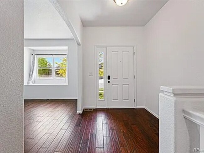 Building Photo - Spacious 4BR House in Aurora