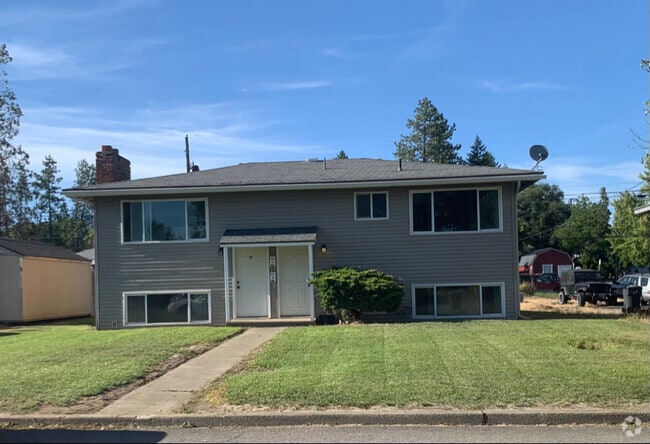 Building Photo - 610 Villard St