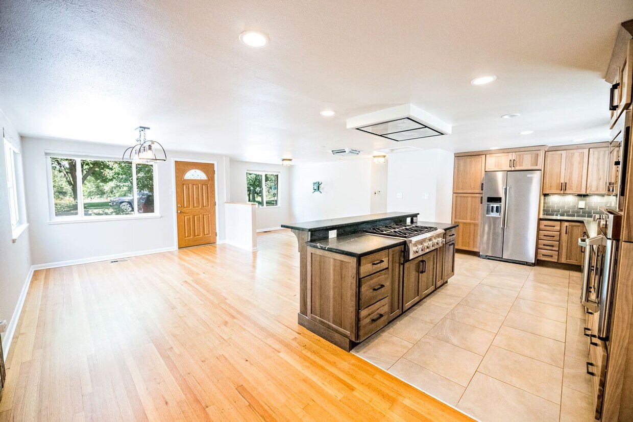 Primary Photo - Beautifully Updated 3 Bedroom 2 Bathroom C...