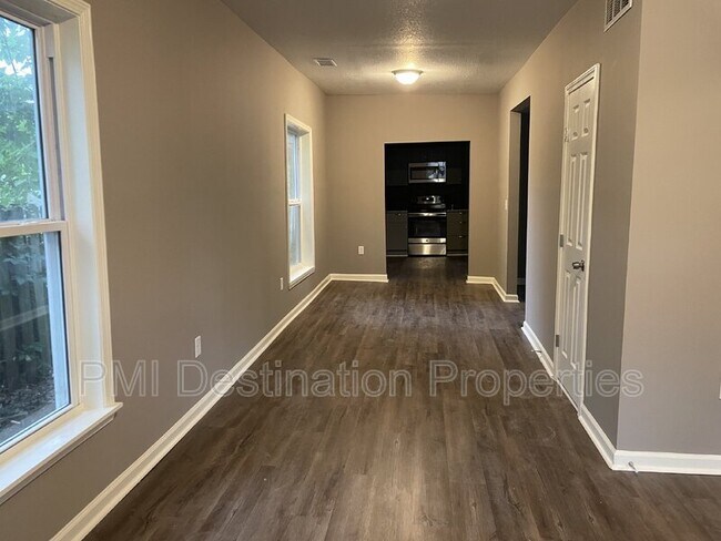 Foto del edificio - 8405 Kickapoo St
