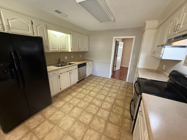 Building Photo - Beautiful Home in Wintergreen Subdivision!