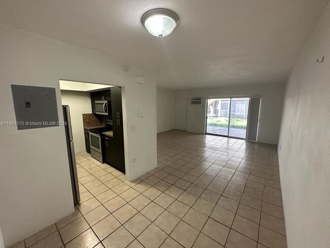 Foto del edificio - 11945 NE 19th Dr