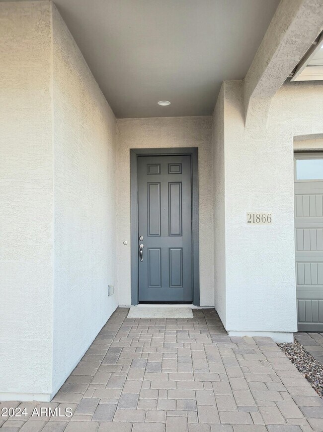 Building Photo - 21866 E Stirrup Ct