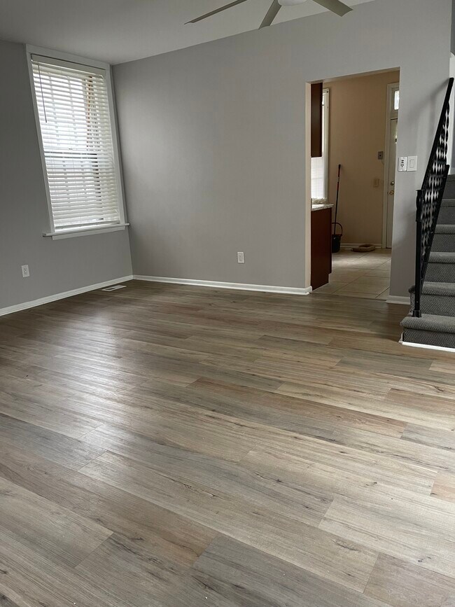 Building Photo - 621 Redgate Ave