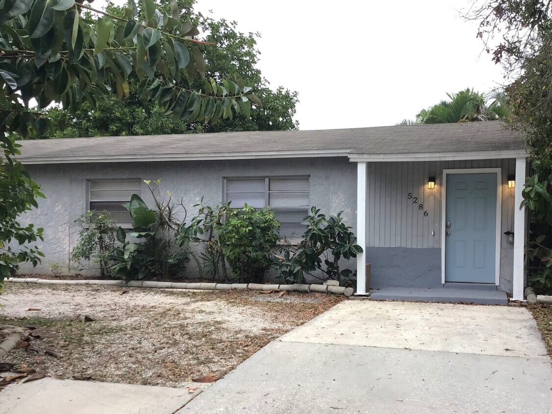 5286 82nd Ave N House Rental in Pinellas Park, FL