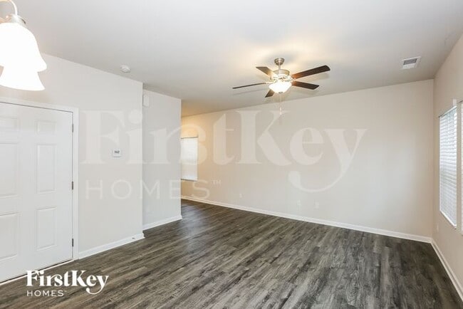 Building Photo - 3244 Newell Vlg Dr