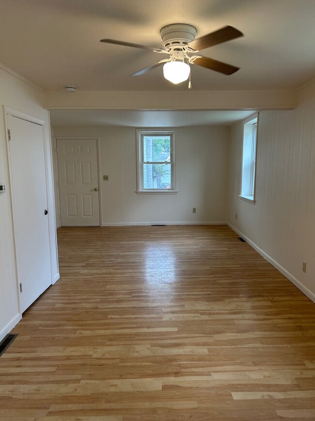 Building Photo - 238 W Queen St