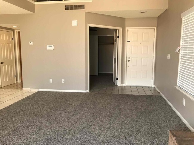 Building Photo - 7118 Shadow Crest Dr