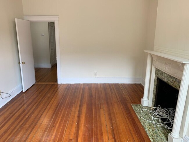 Building Photo - Can be Used as a 2 bedroom, No Brokers Fee...