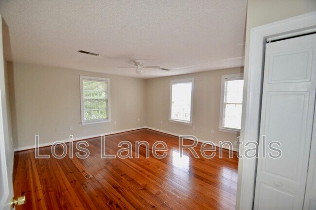 Building Photo - 49 Charlotte St