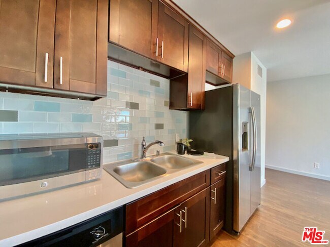 Foto del edificio - 1920 Hillcrest Rd