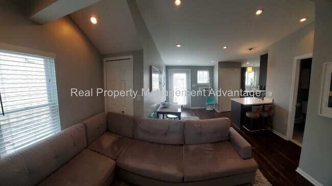 Foto del edificio - 340 E. Cambourne.