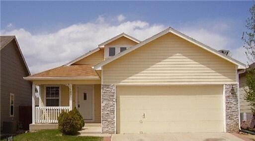 Primary Photo - 4 Bedroom Rancher in Sundown w/ NEW CARPET!!