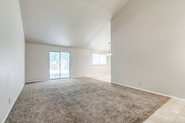 Building Photo - 4-BEDROOM SINGLE STORY IN SILVER CREEK