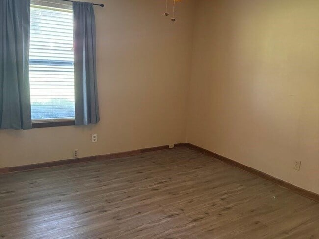 Building Photo - 5126 Dekalb Way