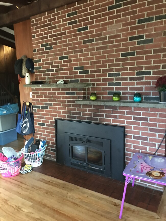 Living room - 116 Maple St