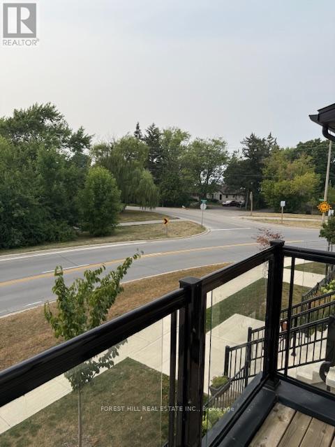 Photo du bâtiment - 590-590 N Service Rd