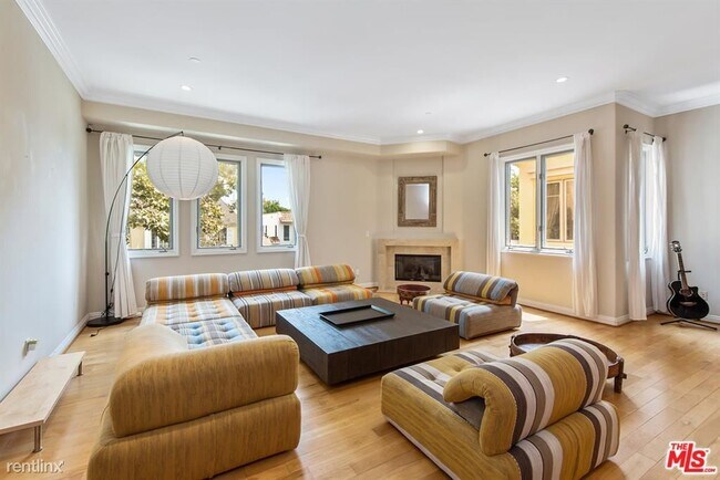 Foto del edificio - 2 br, 2.5 bath Condo - 143 N Arnaz Dr Apt 203