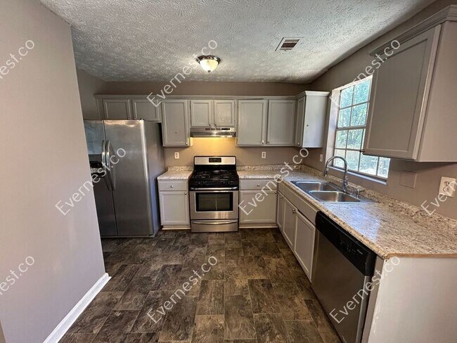Building Photo - 447 Sherwood Cir