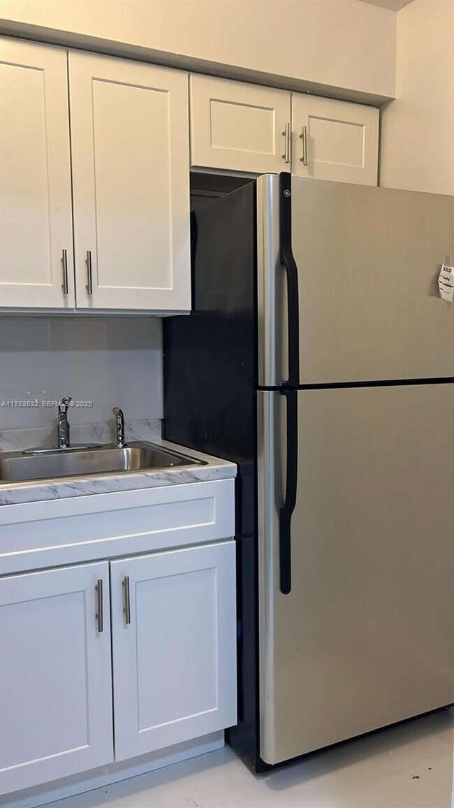 Foto del edificio - 550 NE 44th St