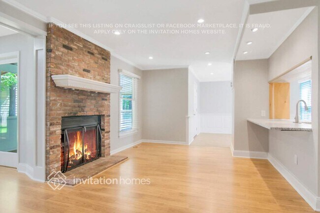 Foto del edificio - 7413 Laketree Dr