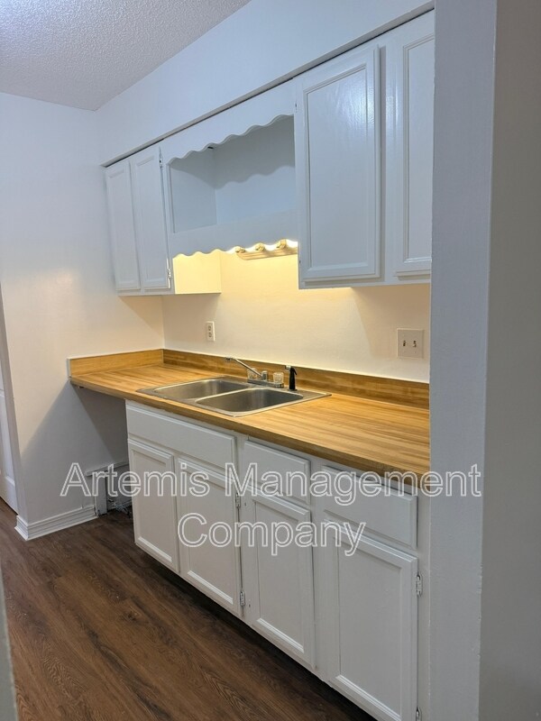 Building Photo - 460 Crabapple Ct