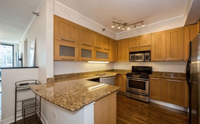 Kitchen - 744 N Clark St