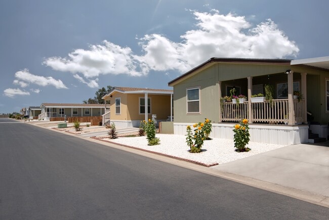 Building Photo - Country Estates