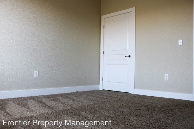 Building Photo - 2029 Vanesta Pl