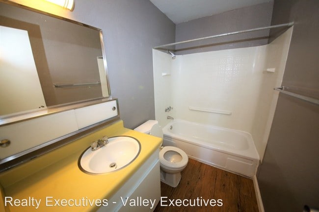 Building Photo - 1 br, 1 bath Apartment - 3939 N Pershing Ave