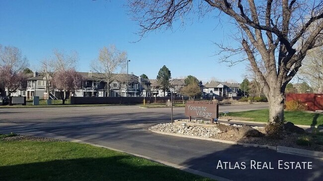 Building Photo - 1101 S Yosemite Way